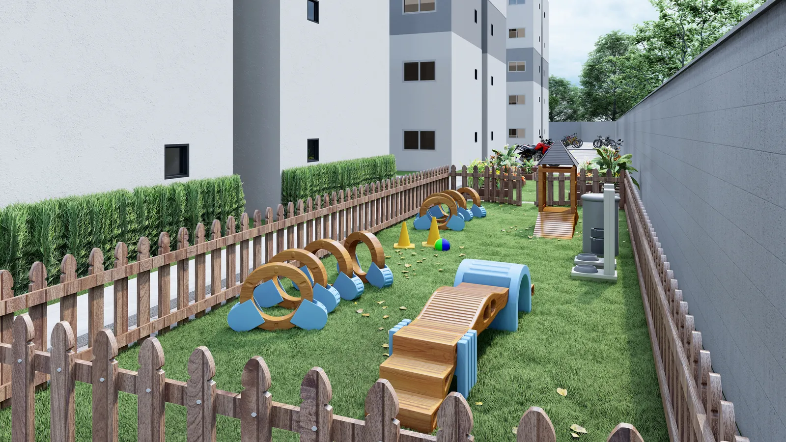 Espaço kids do Bravize Eusébio, cercado por cerca de madeira, com brinquedos de equilíbrio e balanço sobre a grama