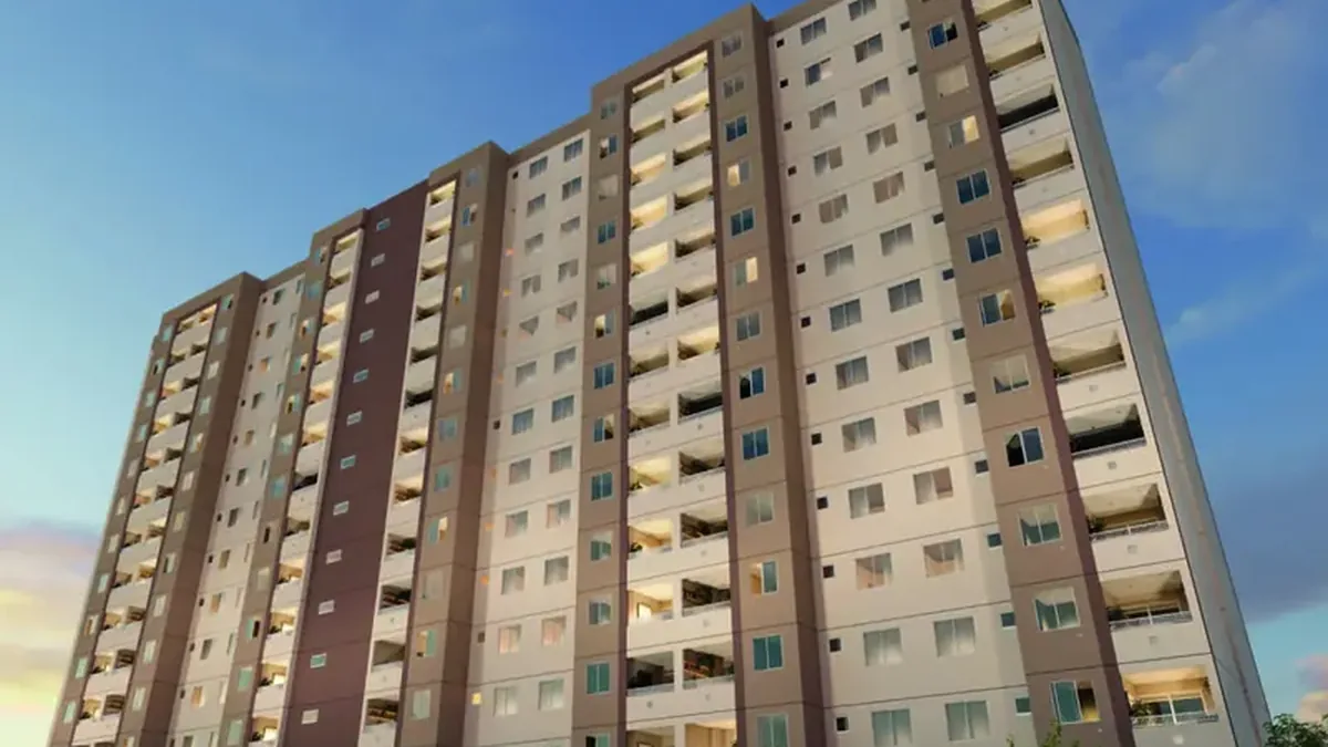 Fachada de um edifício residencial ao entardecer